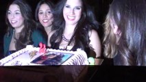 MARIA CON LA TARTA DE SU CUMPLEAÑOS JUNTO A SUS AMIGAS