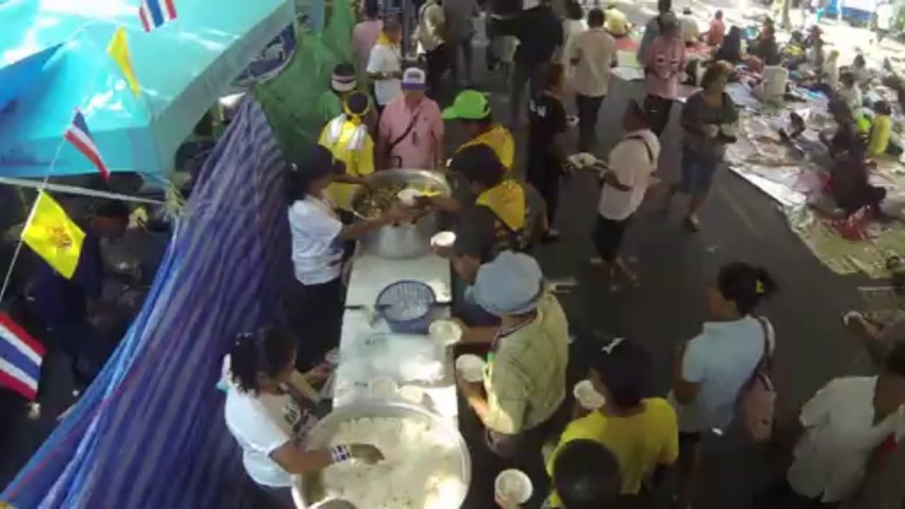 20131211THOR RUSH YELLOW KITCHEN 1