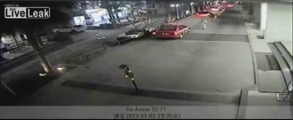 Woman in the car falls from the fourth floor parking lot 2013