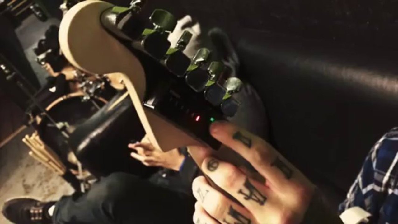 Tronical Tune Automatic Guitar Tuner Proves We Really Are In The Future