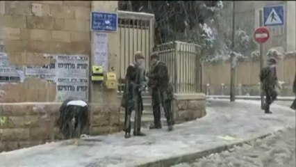Jérusalem reste paralysée par une tempête de neige historique