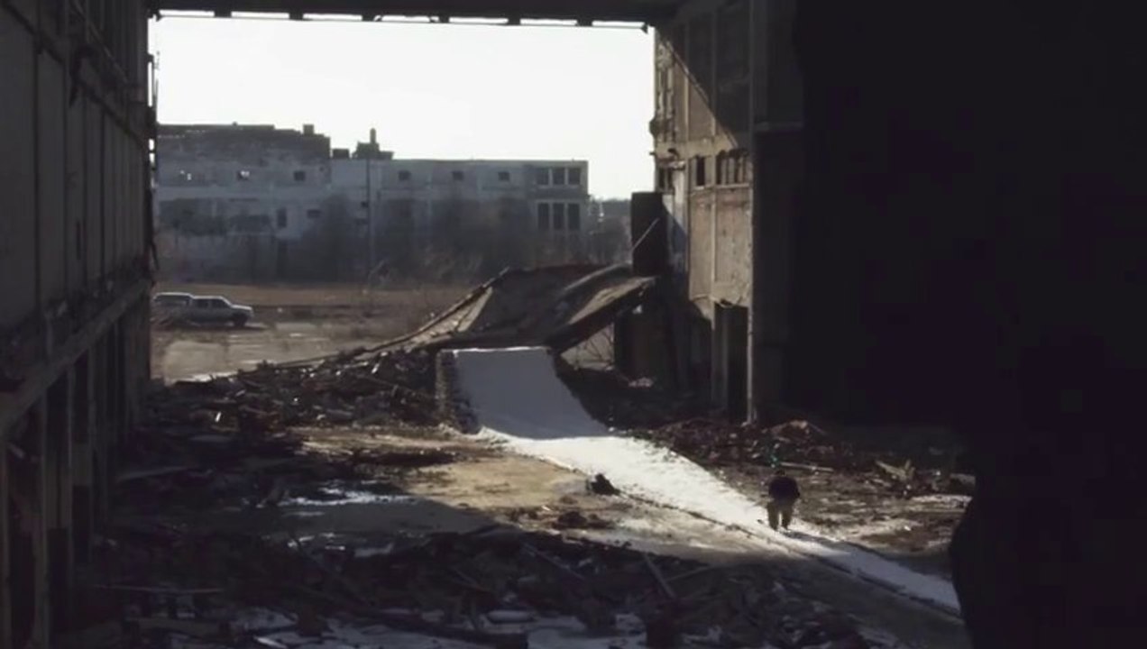 Construire une rampe de ski au milieu d'un chantier abandonné... Extra!!