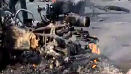 Bangladeş'te halk sokaklarda polisle çatışıyor