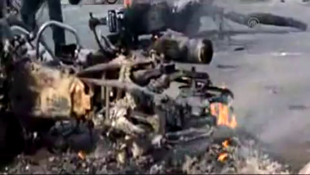 Bangladeş'te halk sokaklarda polisle çatışıyor