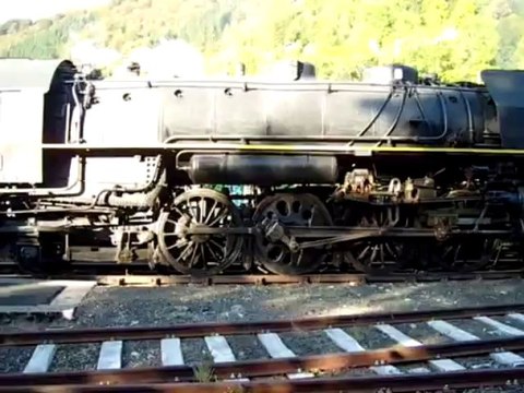 141 R 840 & CC 72 084, voie 2, gare de LE MONT DORE, le 01.10.2011.