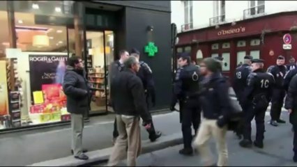 EXCLUSIF  Paris (France) 9/12/2013 Injures et baston entre CRS et policiers en civils.