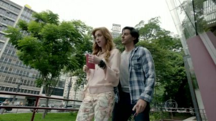 Natasha pede para Thales se afastar de Leila