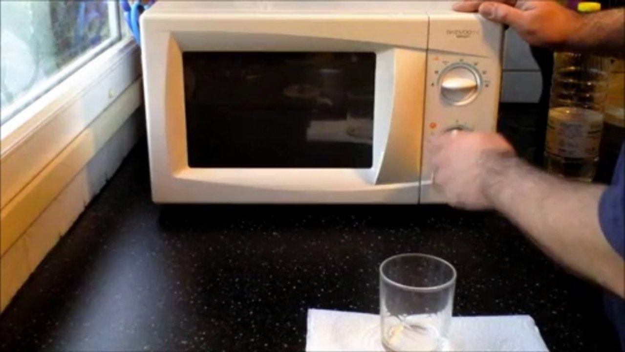 Astuce pour nettoyer l'intérieur d'un micro-ondes