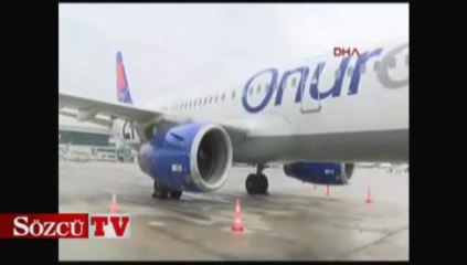 Havalimanında komyonet uçağa çarptı