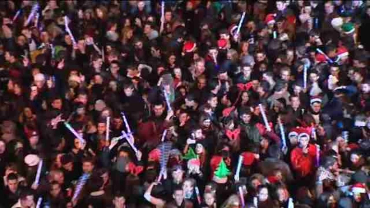 Miles de estudiantes reciben el 2014 en la Plaza Mayor de Salamanca