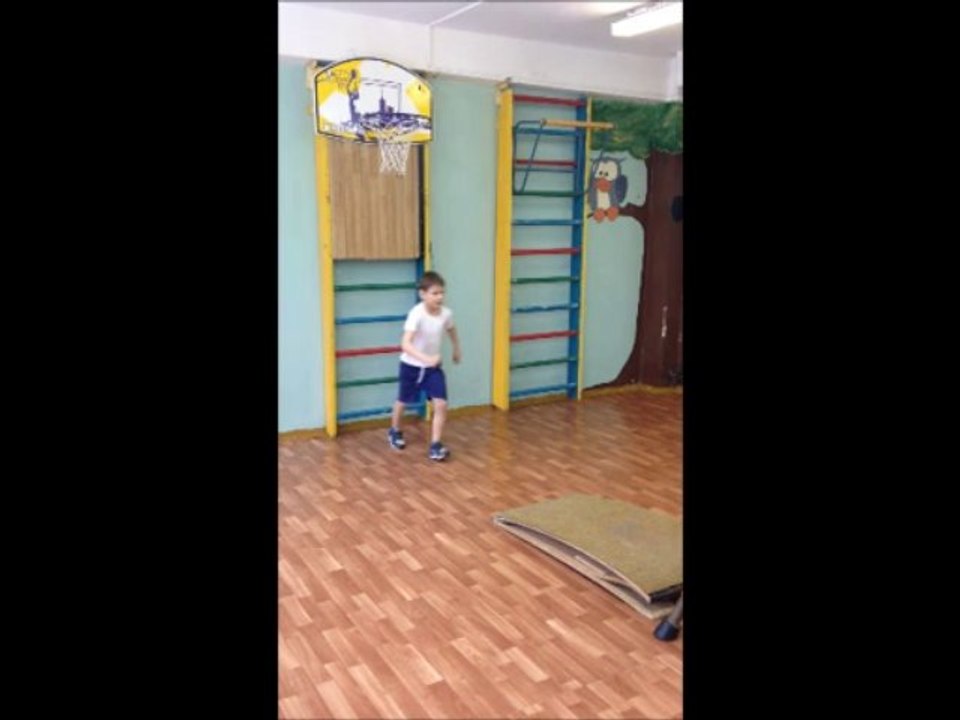 Опорный прыжок через козла