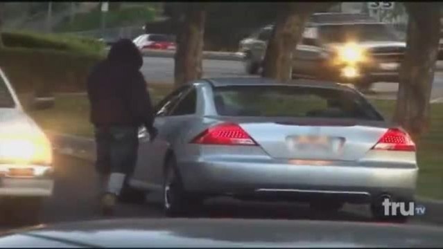 Voleur de voiture-appât arrêté par la police