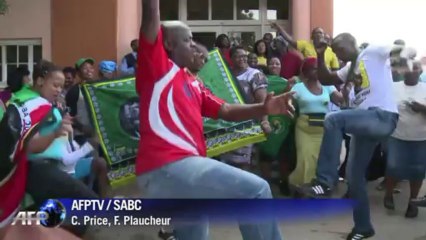 Plane carrying Mandela's body arrives in Mthatha