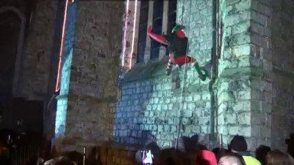 Les lutins descendent de l'église Saint Martin de Beuvry