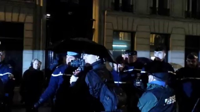 Les veilleurs Paris 13 décembre 2013 - un commissaire avoue assumer d'obéir à des ordres illégaux