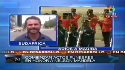 Los restos de Mandela llegan al aeropuerto de Mthatha