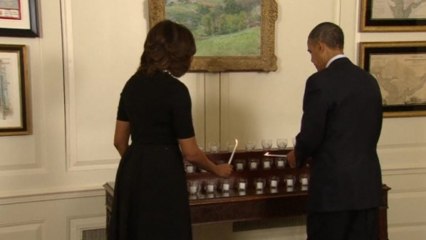 Obamas mark Newtown anniversary with moment of silence