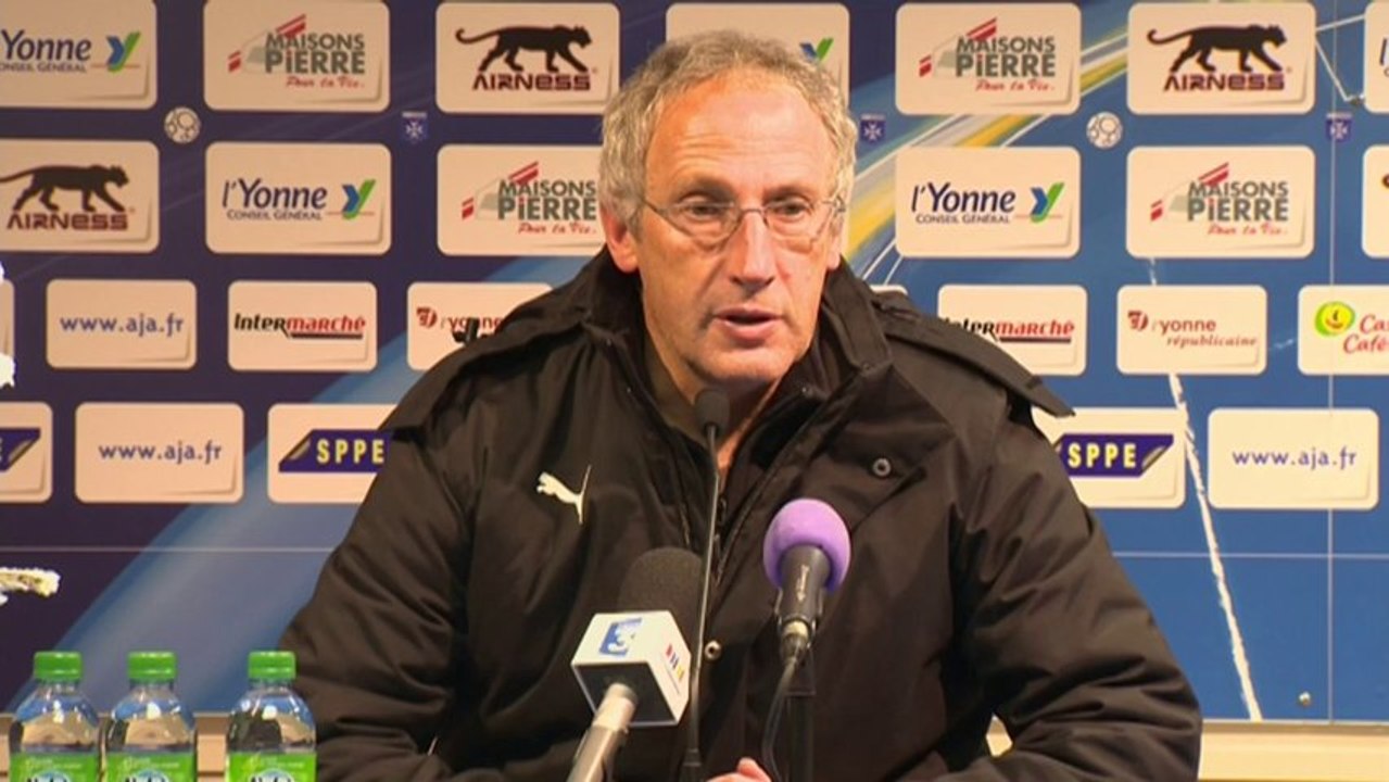 Conférence de presse AJ Auxerre - Chamois Niortais (2-0) : Bernard  CASONI (AJA) - Pascal GASTIEN (NIORT) - 2013/2014