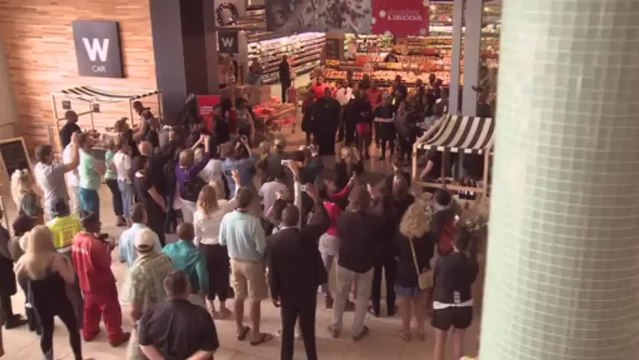 Flash mob d'un Choeur Gospel en hommage à Madiba, Nelson Mandela!