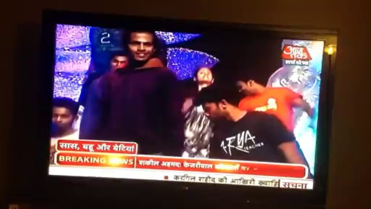 Sanaya Irani in golden awards Color tv. SBB