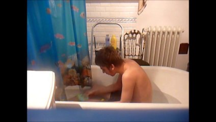 GTCSS prend son bain+10 minutes de comparaison de l'évolution du niveau des eaux accéléré 20 fois!!