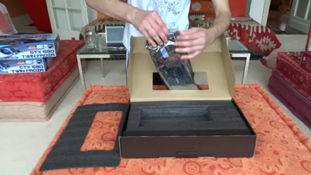 Deballage - Unboxing MSI Geforce GTX 680 Twin Frozr