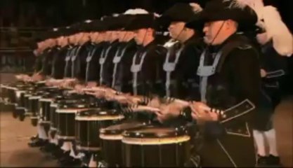 Top Secret Drum Corps // l'homme toujours mieux qu'une machine....