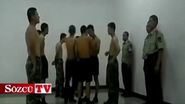 Çin ordusundaki çömez dayağı kameralara yansıdı