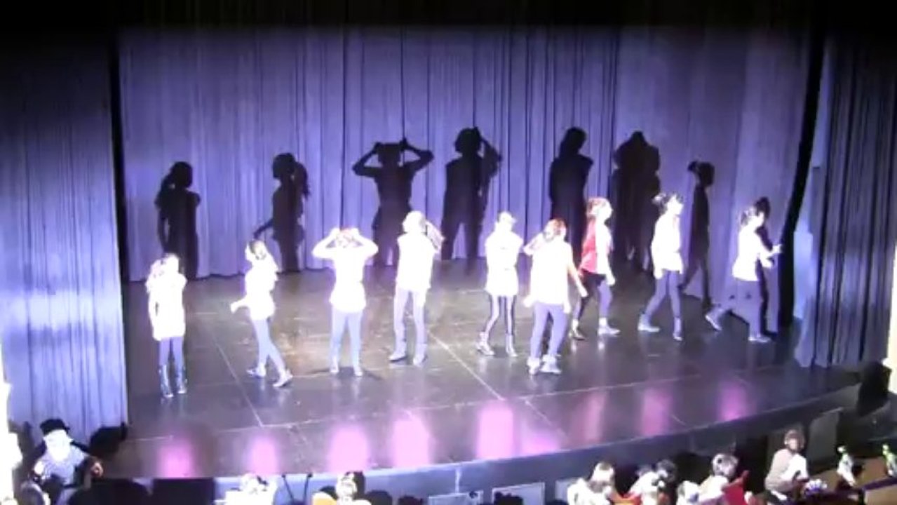 Lets it started - Black Eyed Peas - Festival de Navidad 2013 - Las Zapatillas Rojas