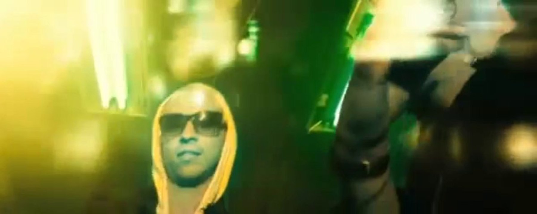Carlos Arroyo Feat Yomo - Se Va Conmigo (Official Video)