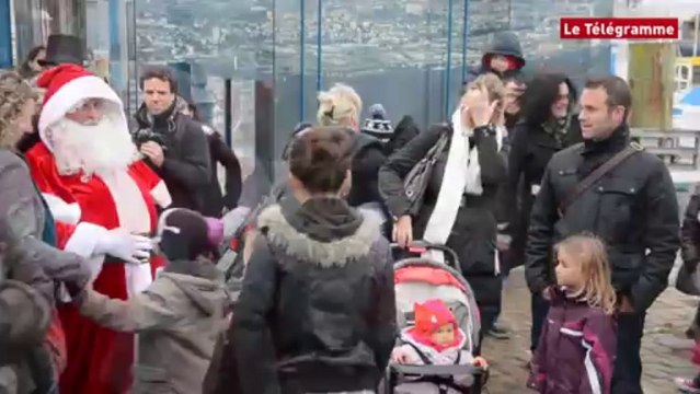 Lorient. Le Père Noël a débarqué du bateau-bus