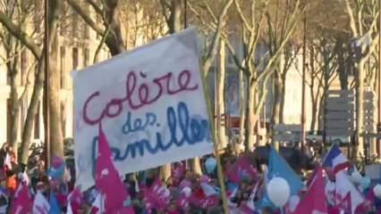 Manif pour tous: plusieurs milliers de manifestants à Versailles