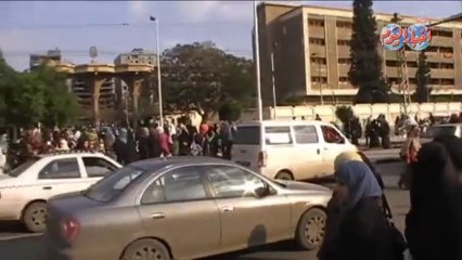 فتيات الأخوان في مظاهرة أمام جامعة الأزهر