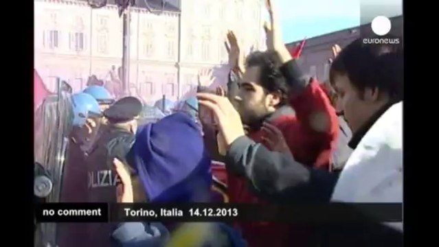 Italy: students clash with police