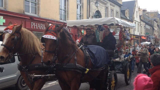 Le père Noël arrive à Bayeux
