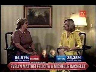 Evelyn Matthei visita comando Bachelet