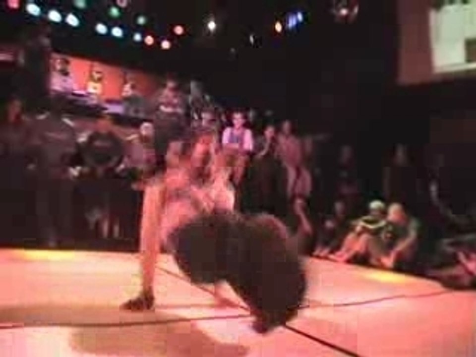 BREAKDANCE 2004 HIP HOP
