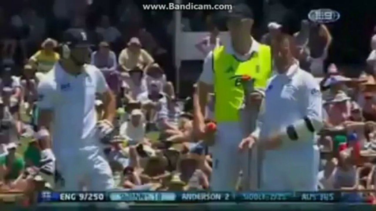 Deadly Yorker of Johnson Injured Broad