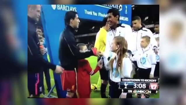 Luis Suarez se prend un vent par une fillette
