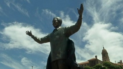 Bronze statue of Nelson Mandela unveiled