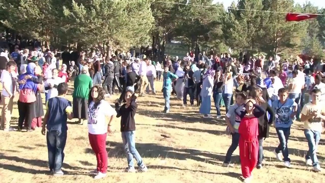 44 Hele Beri Gel Beri Menderes KOÇ, Bahar SOLMAZ