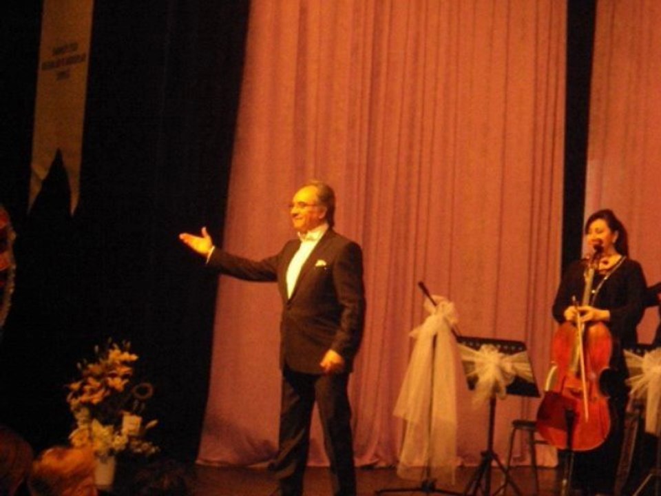 Vedat ÇETİNKAYA-Kadın Bir Gül Aşk Bir Mevsim (NİHAVEND)R.G.