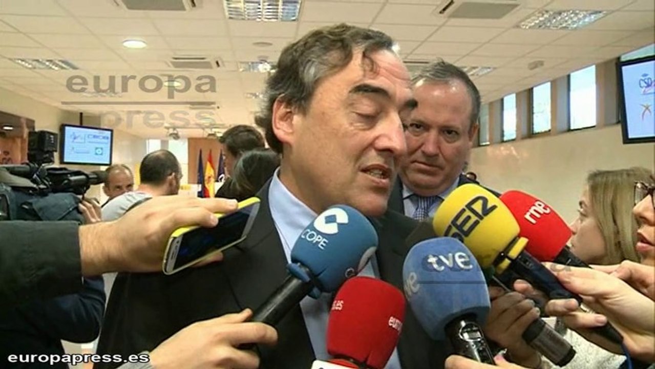 Rosell dice que "quien paga" la formación tiene que mandar