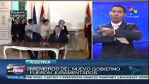 Juramentan a miembros de gobierno austriaco entre protestas