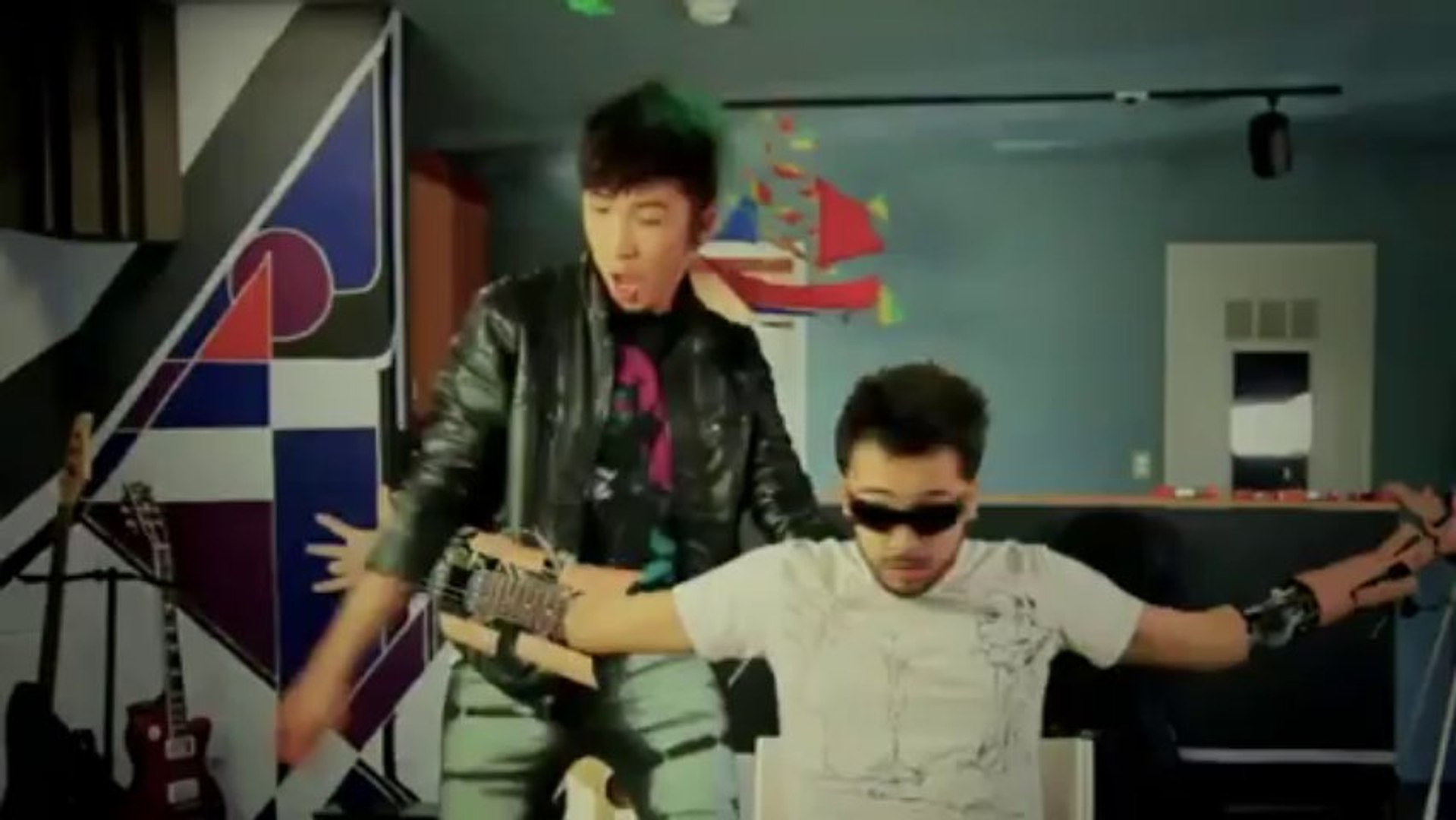 ⁣Robot Dubstep - Joe Penna