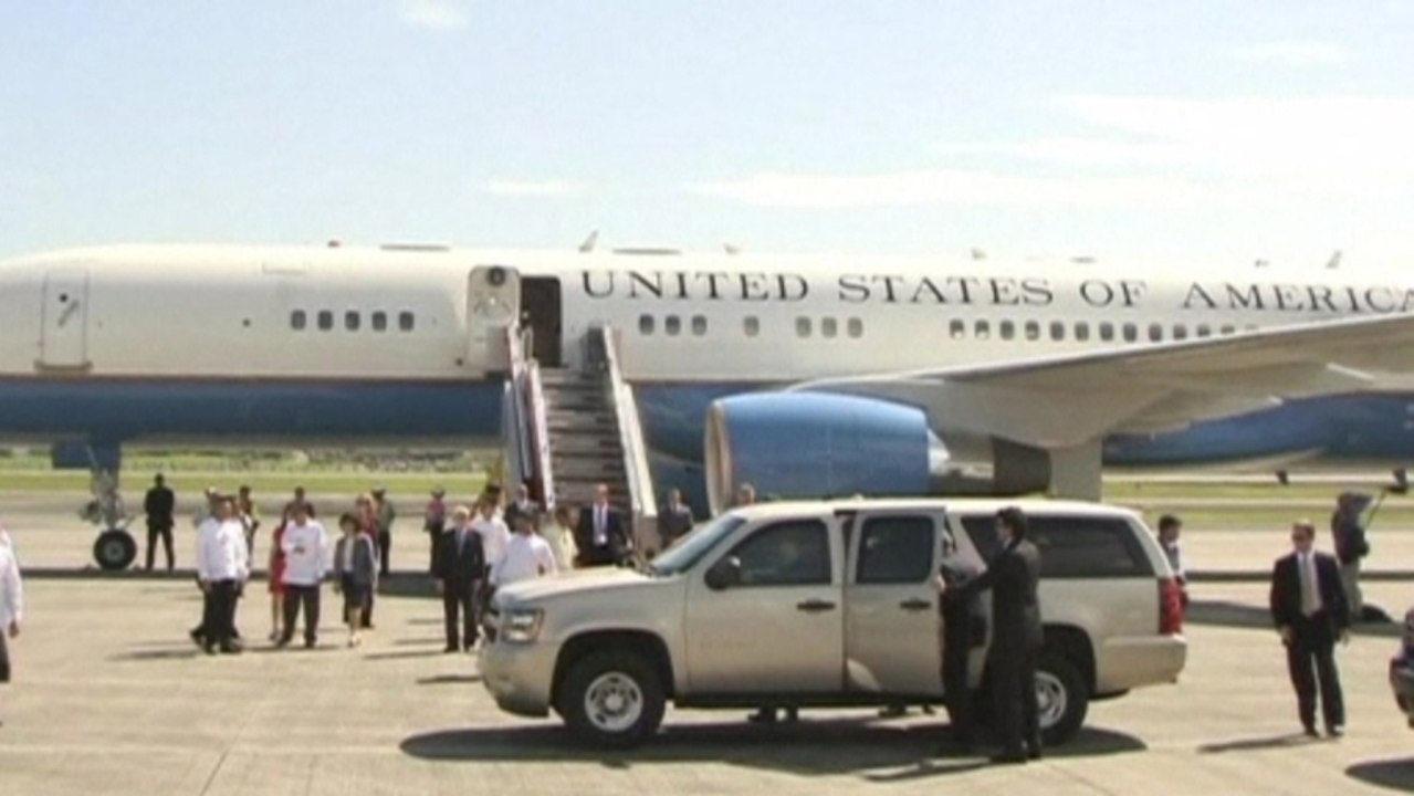 Kerry arrives in Manila to strengthen U.S. ties with old ally