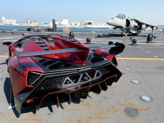 Présentation de la Lamborghini Veneno Roadster à Abu Dhabi