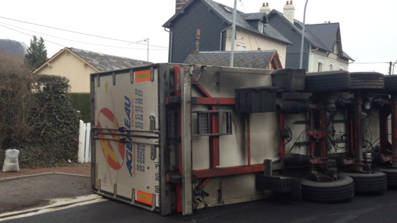 Poids lourd accidenté: un blessé