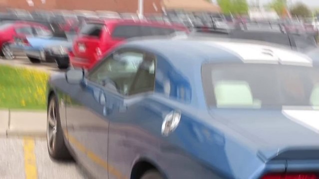 Une voiture change de couleur en temps réel