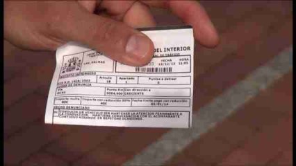 Conductor sancionado por hablar con su acompañante